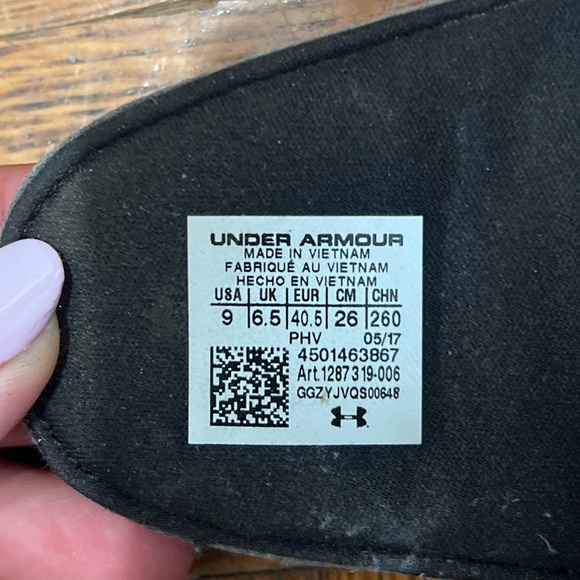 Women under armour slides - Picture 2 of 5